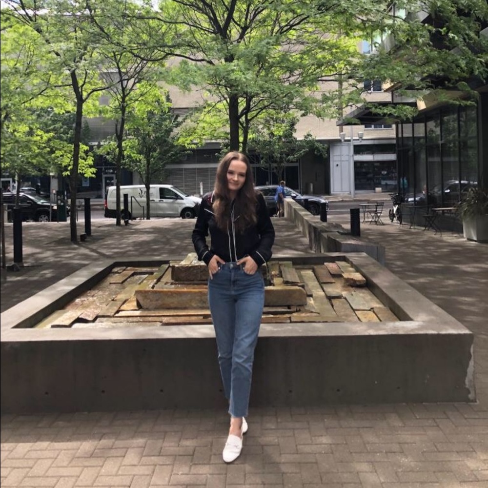 Meet your Posher, Vita